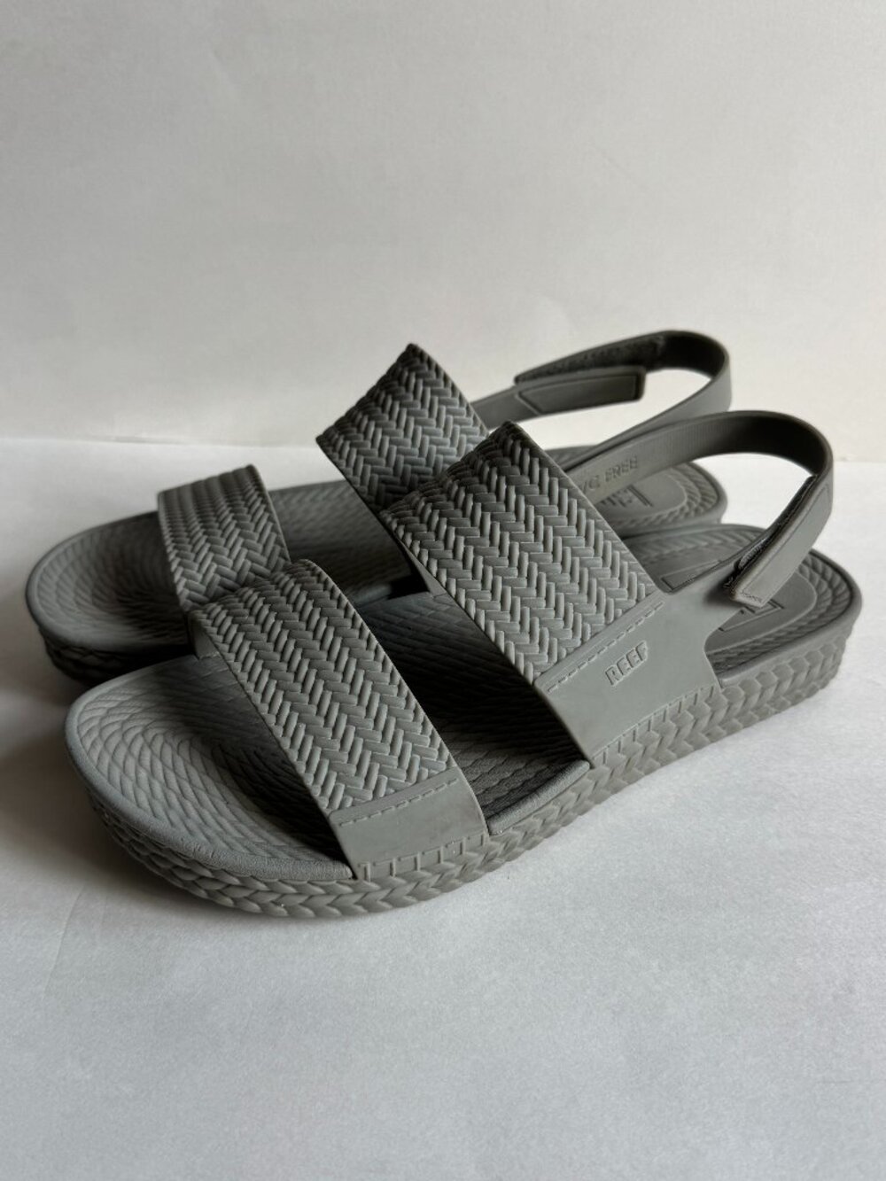 Women's Reef Water Vista Sandal Sage Green Size 8